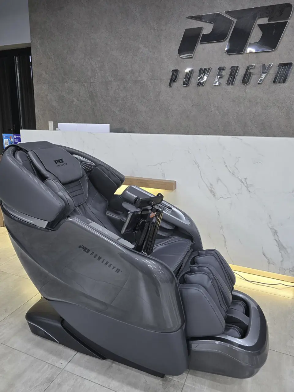 Массажное кресло PowerGym G-7 (серый) Массажное кресло PowerGym G-7 (серый)