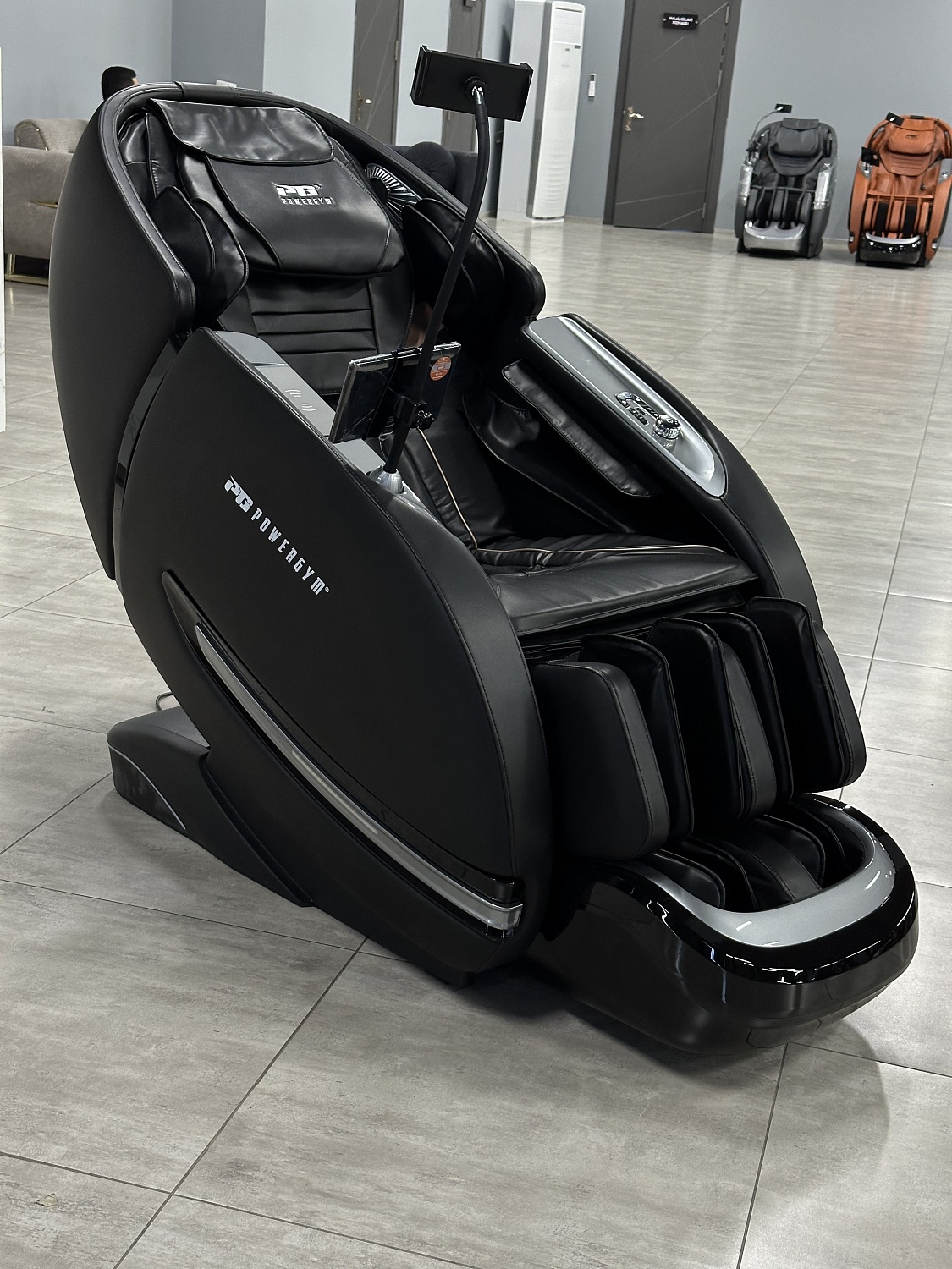 Массажное кресло PowerGym L183 (Черный)